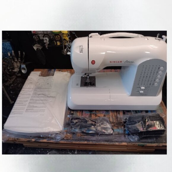 2009 singer Athena sewing machine new with rolling bag - Picture 5 of 8